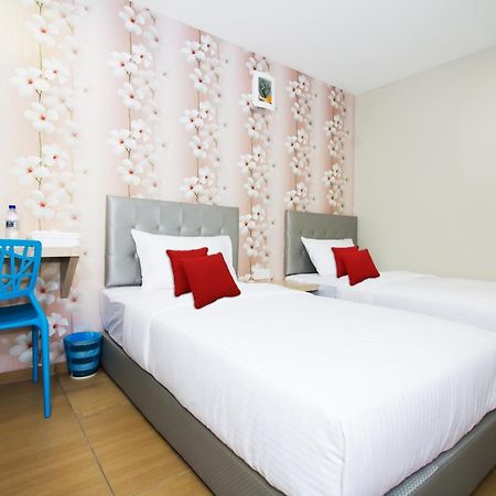 Star Romantic Batu Pahat Luaran gambar